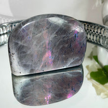 Load image into Gallery viewer, Purple Labradorite Freeform
